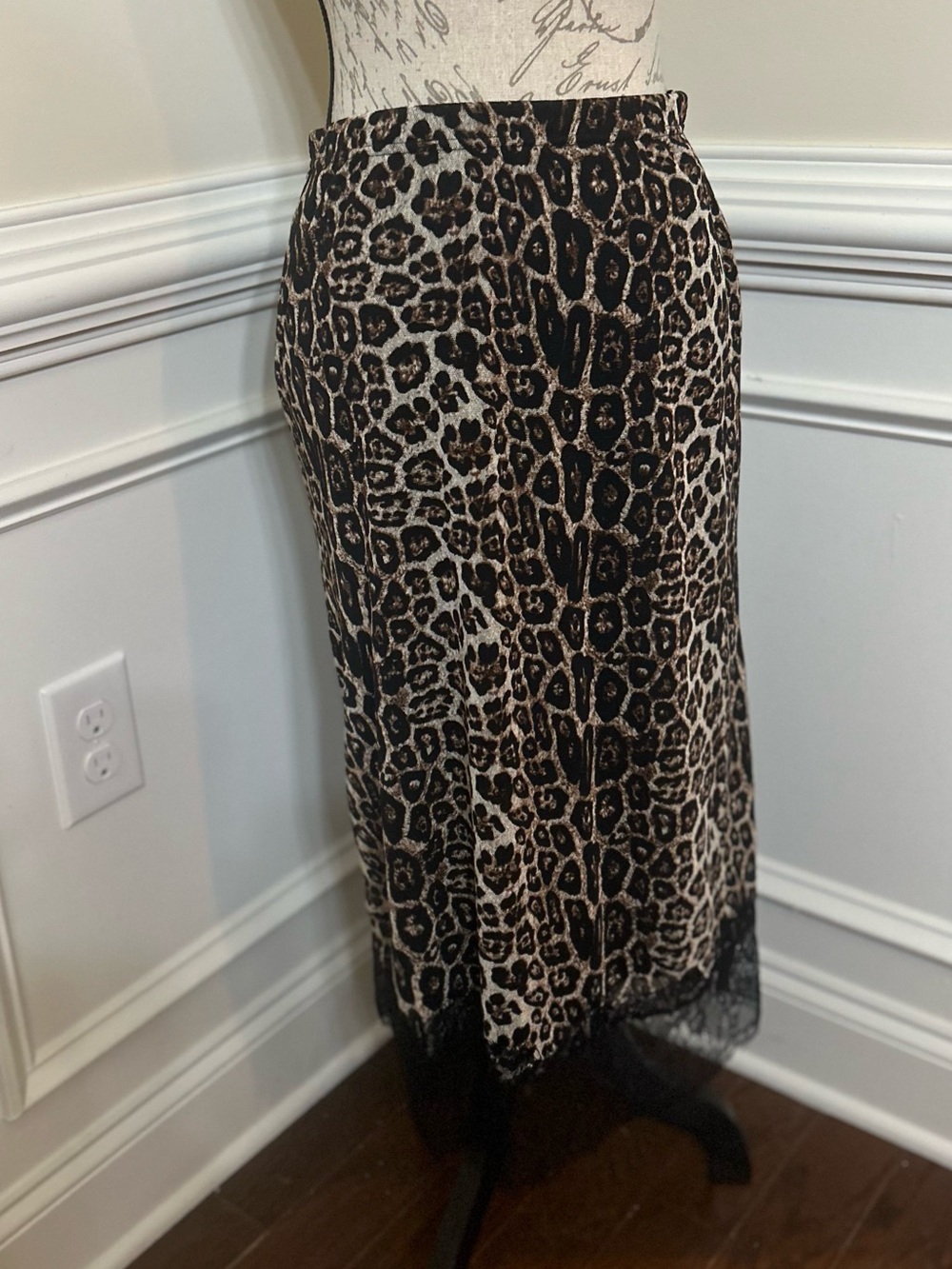 Leopard Print Midi Skirt in Brown and Black - Sleek Midi Silhouette